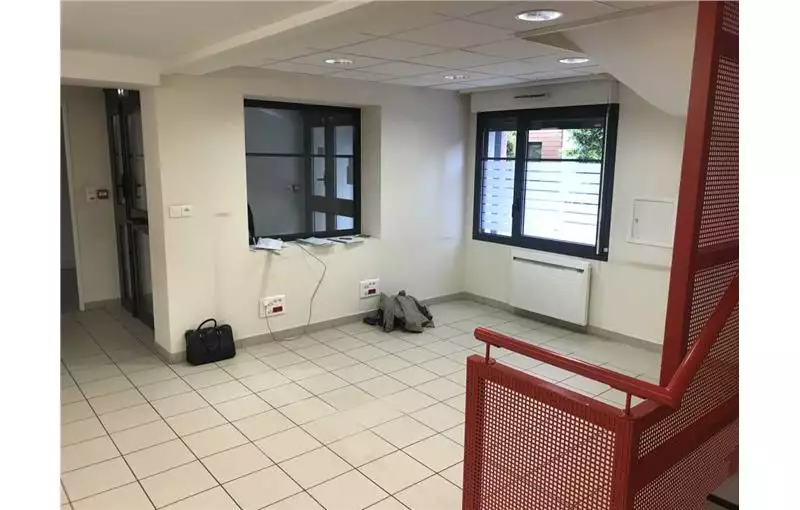 Location de bureau de 370 m² à Châlons-en-Champagne - 51000