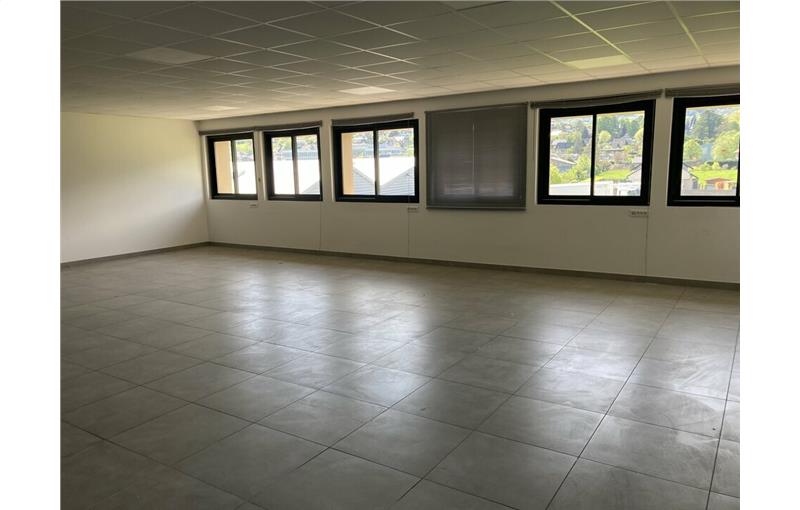 Location de bureau de 335 m² à Chambéry - 73000 photo - 1