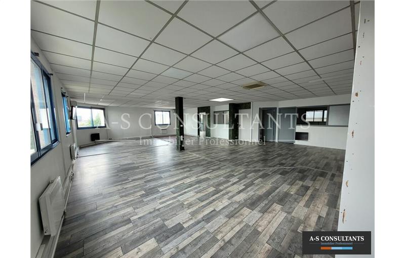 Location de bureau de 300 m² à Chassieu - 69680 photo - 1