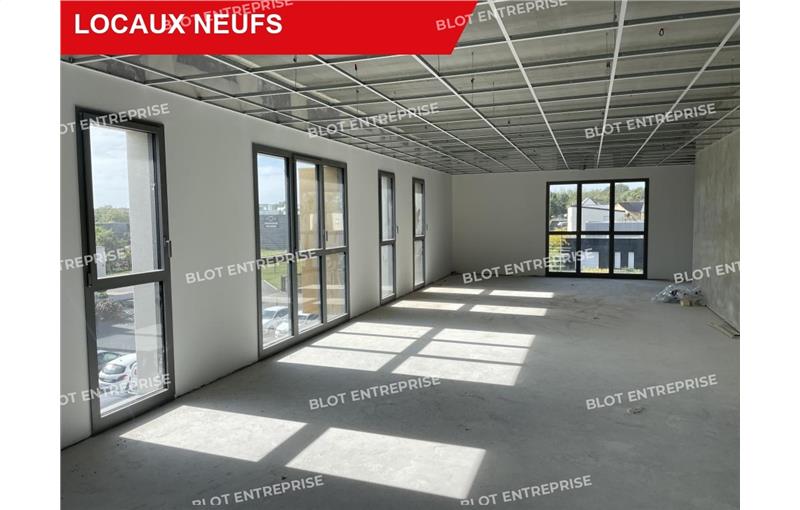 Location de bureau de 218 m² à Châteaubourg - 35220 photo - 1