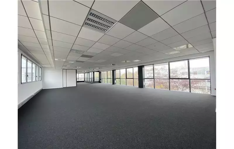 Location de bureau de 576 m² à Chelles - 77500