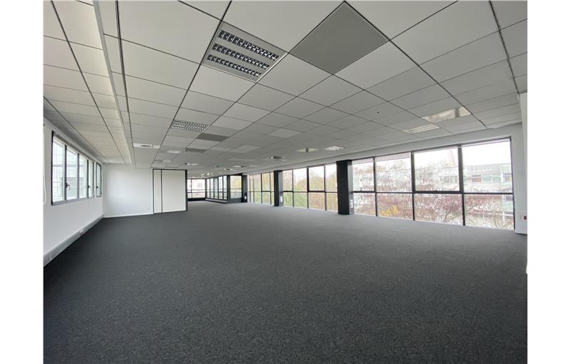 Location de bureau de 580 m² à Chelles - 77500 photo - 1