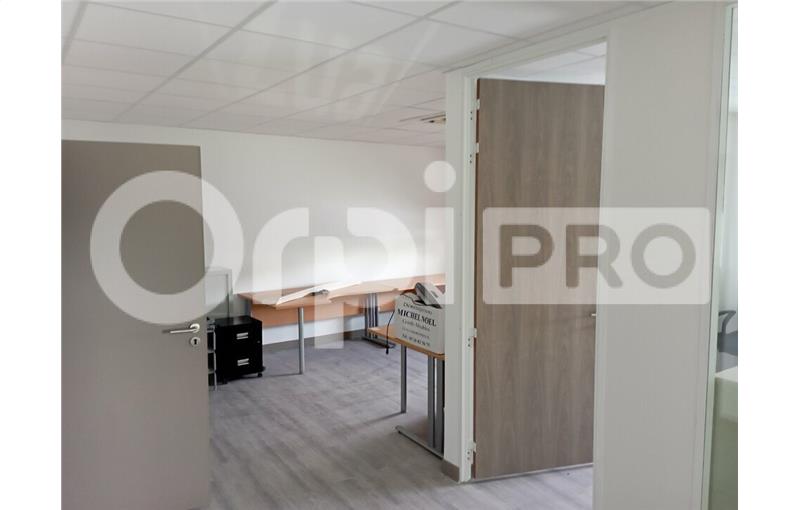 Location de bureau de 140 m² à Cormontreuil - 51350 photo - 1