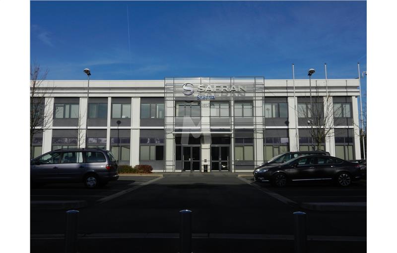 Location de bureau de 3 693 m² à Courcouronnes - 91080 photo - 1
