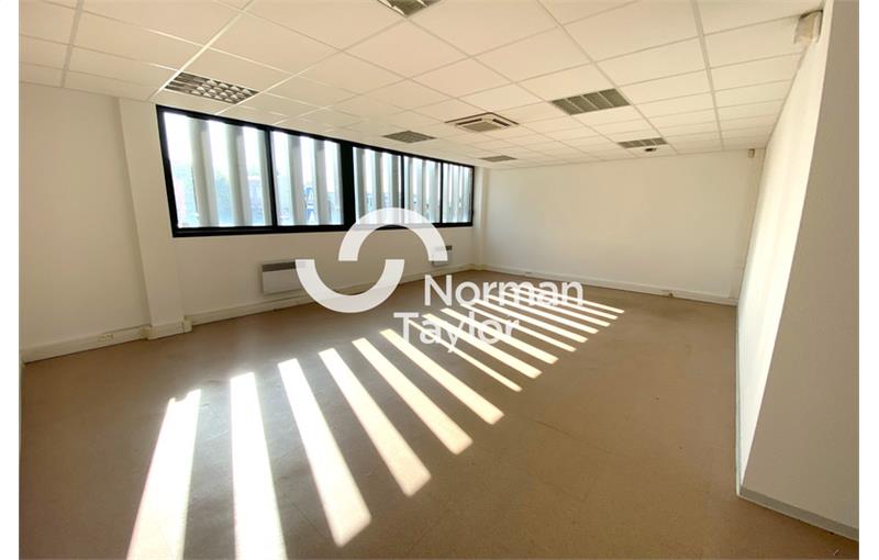 Location de bureau de 119 m² à Cournonsec - 34660 photo - 1