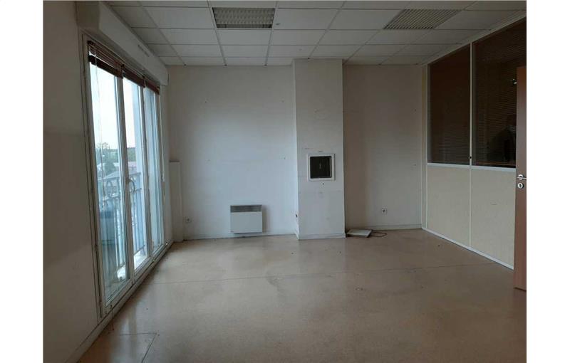 Location de bureau de 140 m² à Dammarie-les-Lys - 77190 photo - 1