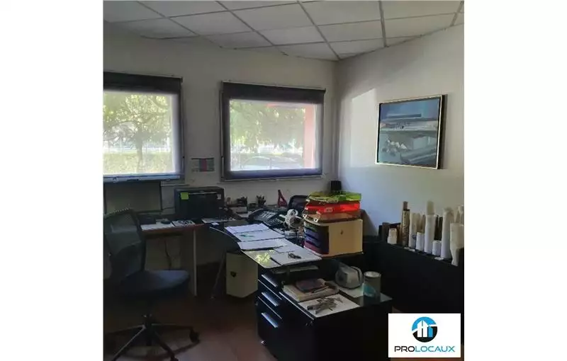 Location de bureau de 140 m² à Échirolles - 38130