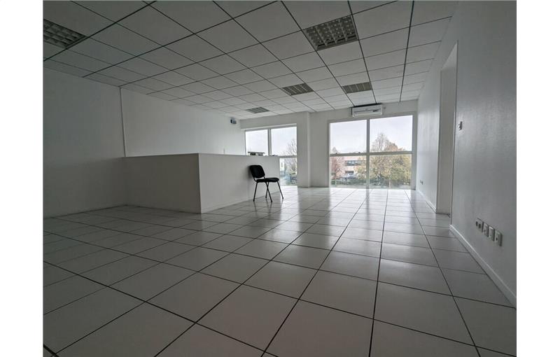 Location de bureau de 162 m² à Évreux - 27000 photo - 1