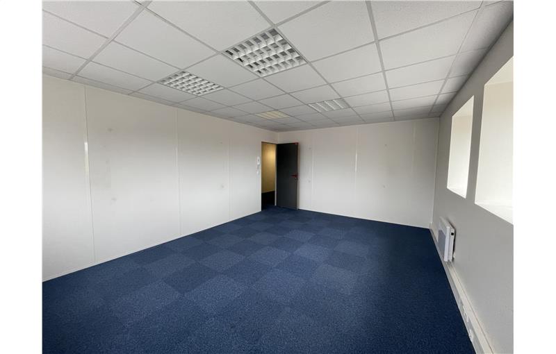 Location de bureau de 325 m² à Évreux - 27000 photo - 1