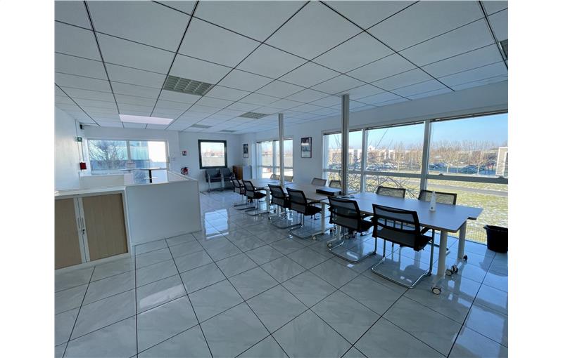Location de bureau de 1 188 m² à Évreux - 27000 photo - 1