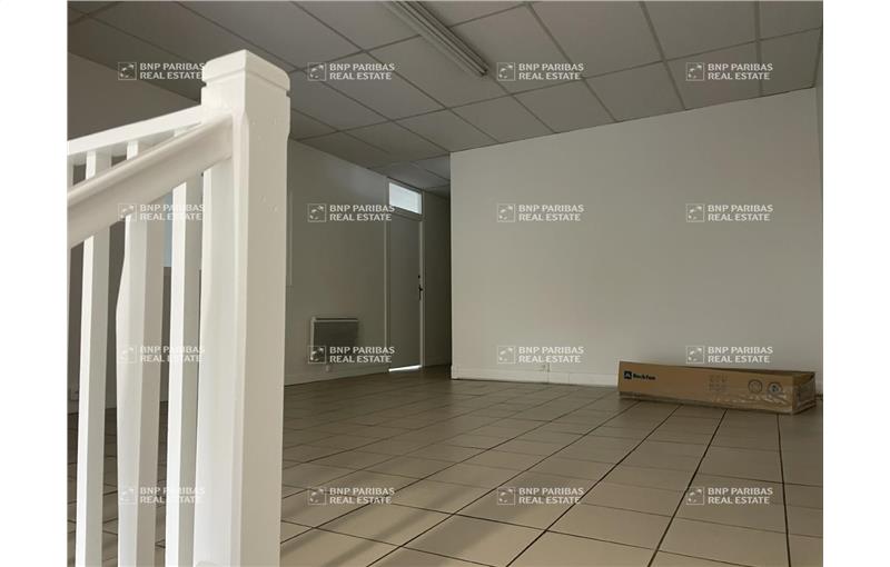 Location de bureau de 155 m² à Fleury-les-Aubrais - 45400 photo - 1