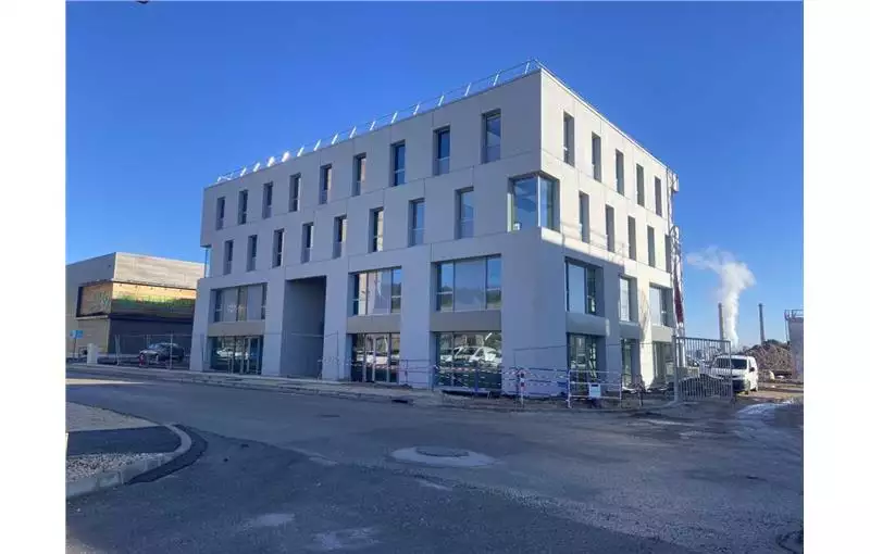 Location de bureau de 261 m² à Gardanne - 13120