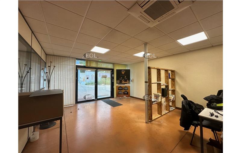Location de bureau de 150 m² à Gardanne - 13120 photo - 1