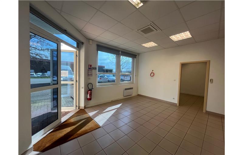 Location de bureau de 135 m² à Geispolsheim - 67118 photo - 1