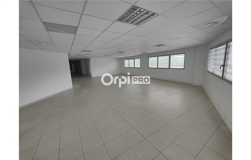 Location de bureau de 210 m² à Grigny - 91350 photo - 1