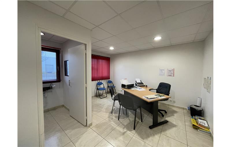 Location de bureau de 20 m² à Guichainville - 27930 photo - 1