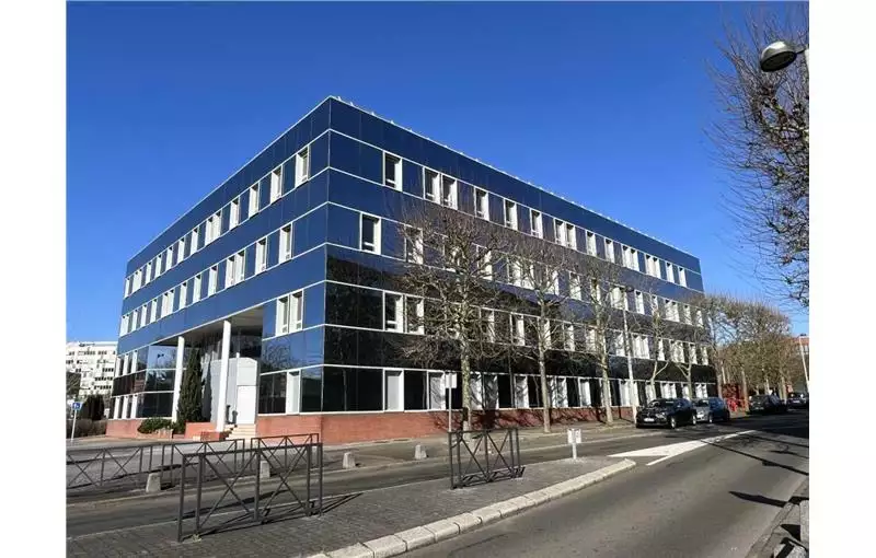 Location de bureau de 6454 m² à Guyancourt - 78280