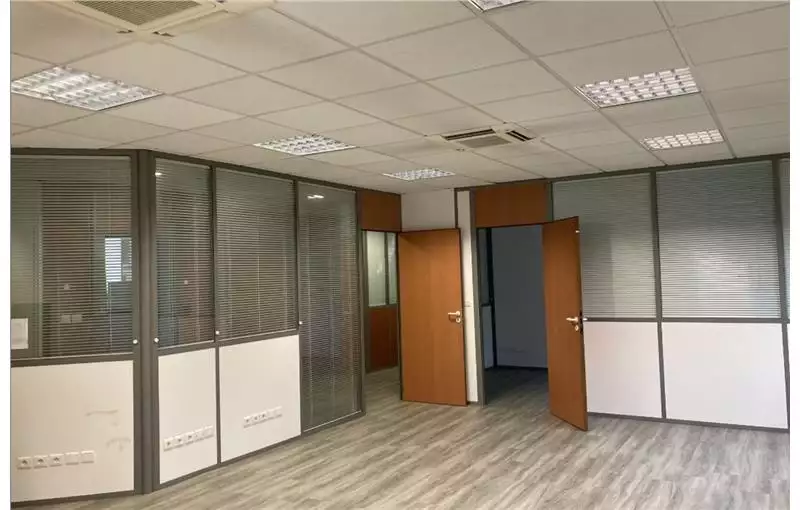 Location de bureau de 361 m² à Jouy-en-Josas - 78350