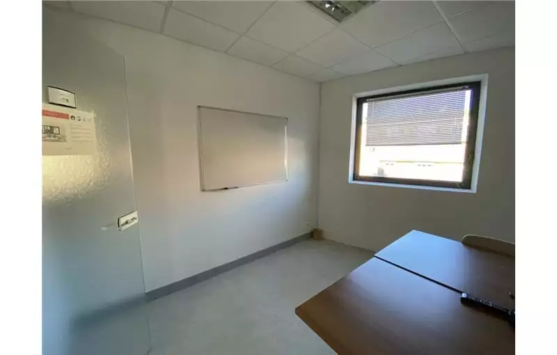 Location de bureau de 616 m² à L'Isle-Jourdain - 32600