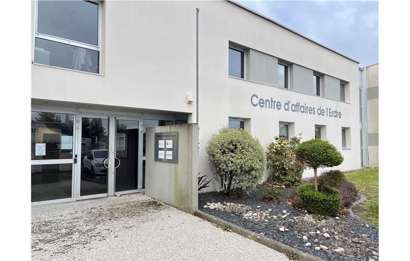 Location de bureau de 899 m² à La-Chapelle-sur-Erdre - 44240 photo - 1