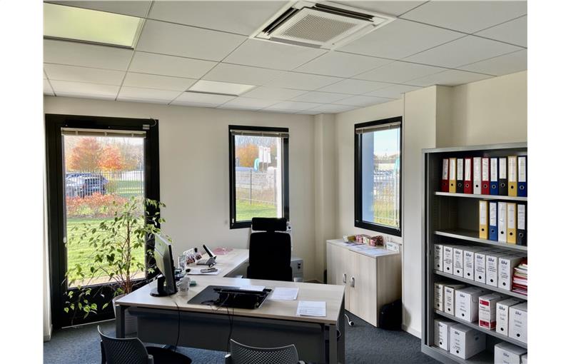 Location de bureau de 288 m² à Lacroix-Saint-Ouen - 60610 photo - 1