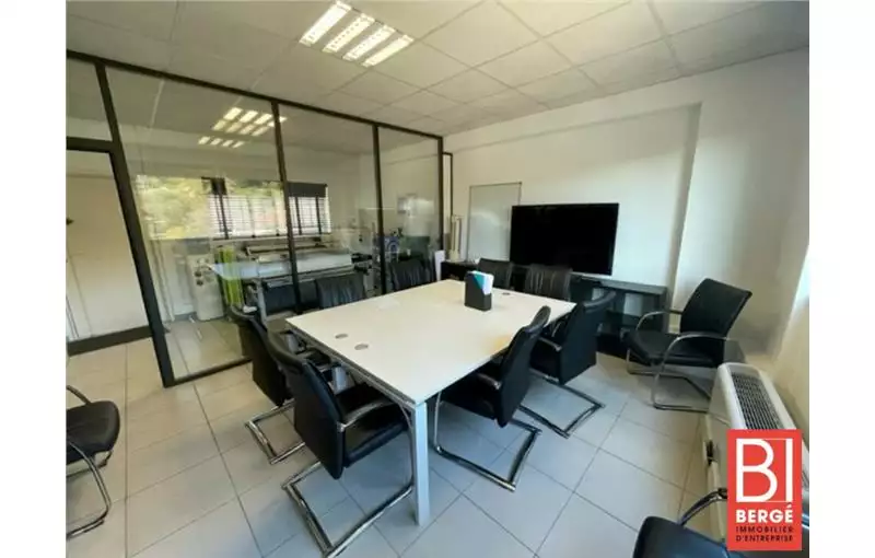 Location de bureau de 70 m² à Le Cannet - 06110