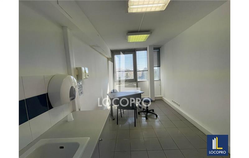 Location de bureau de 16 m² à Le Cannet - 06110 photo - 1