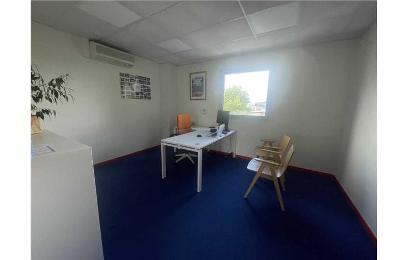 Location de bureau de 365 m² à Le Haillan - 33185 photo - 1