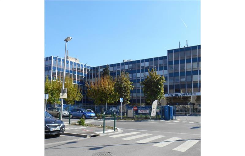 Location de bureau de 3 000 m² à Le Plessis-Belleville - 60330 photo - 1
