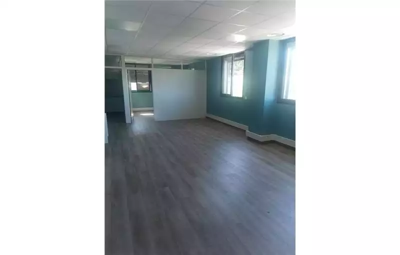 Location de bureau de 100 m² à Le Pradet - 83220