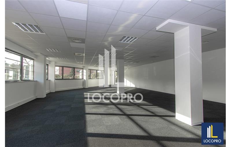 Location de bureau de 146 m² à LES-MILLES - 13290 photo - 1