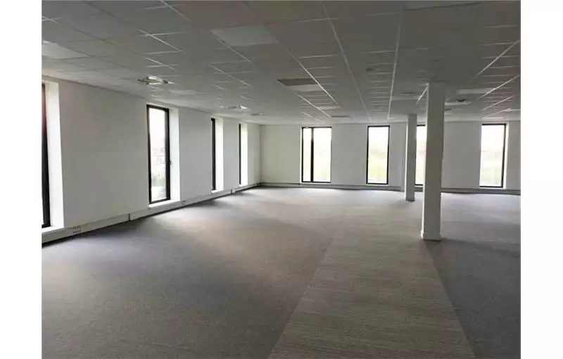 Location de bureau de 1062 m² à Lesquin - 59810