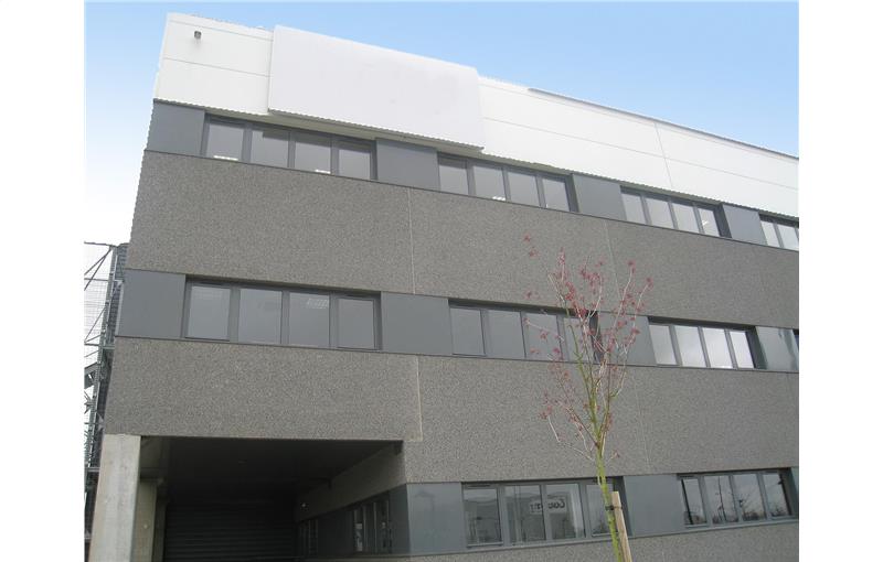 Location de bureau de 1 600 m² à Lesquin - 59810 photo - 1