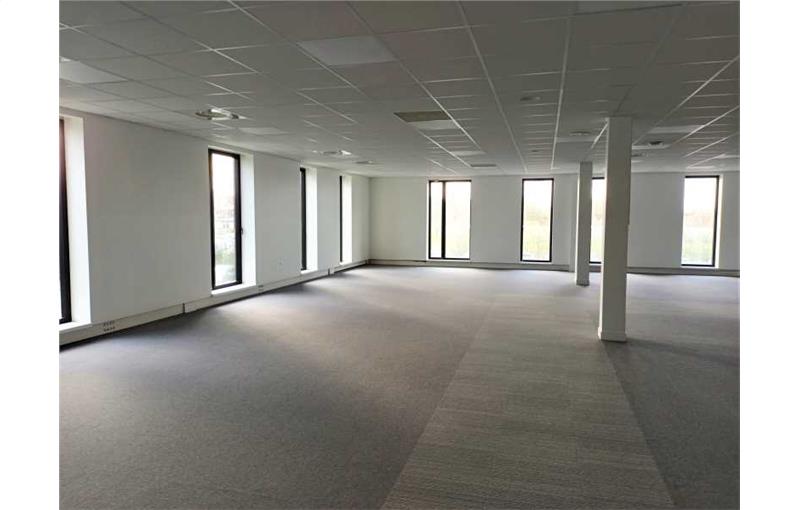 Location de bureau de 488 m² à Lesquin - 59810 photo - 1