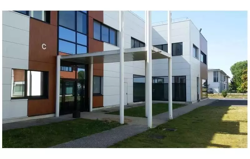 Location de bureau de 819 m² à Lieusaint - 77127