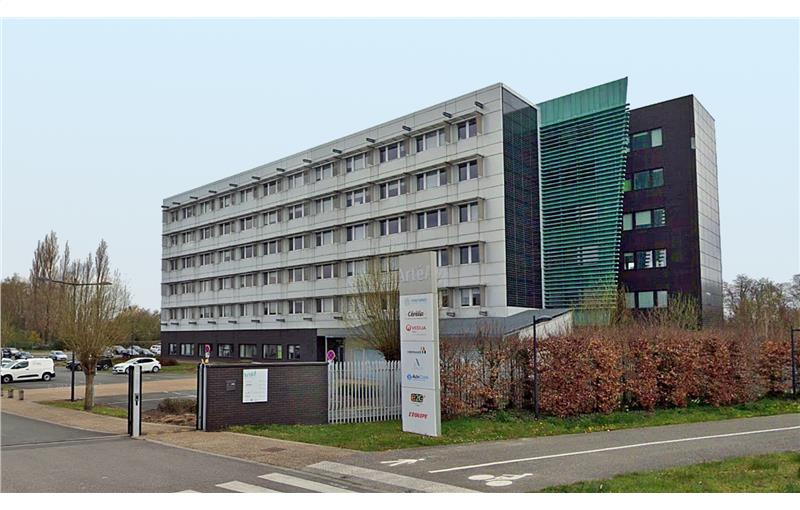 Location de bureau de 2 350 m² à Liévin - 62800 photo - 1