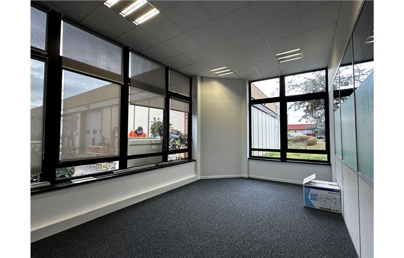 Location de bureau de 896 m² à Lingolsheim - 67380 photo - 1