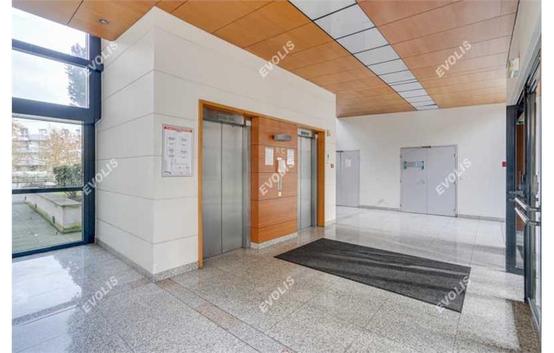 Location de bureau de 1 748 m² à Lognes - 77185 photo - 1