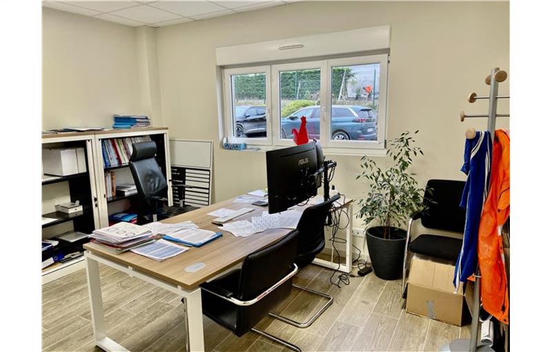 Location de bureau de 135 m² à Longueil-Annel - 60150 photo - 1