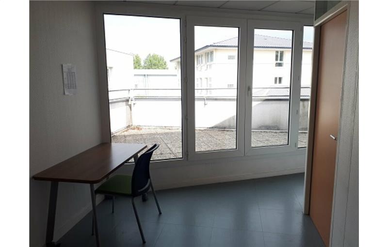 Location de bureau de 51 m² à Longuenesse - 62219 photo - 1