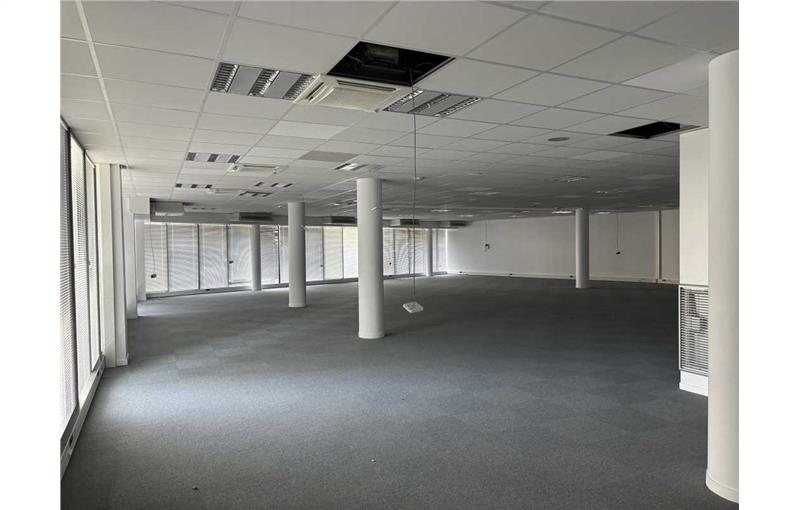 Location de bureau de 1 469 m² à Lormont - 33310 photo - 1