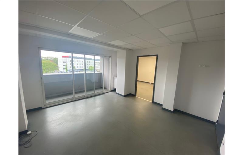 Location de bureau de 30 m² à Lormont - 33310 photo - 1