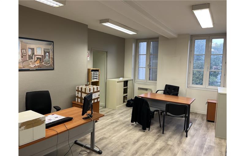 Location de bureau de 117 m² à Louviers - 27400 photo - 1