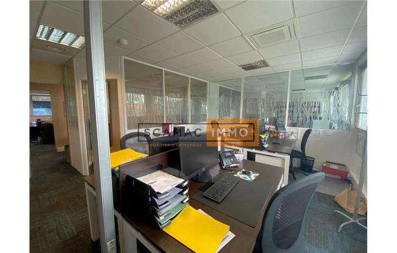 Location de bureau de 184 m² à Magny-le-Hongre - 77700 photo - 1