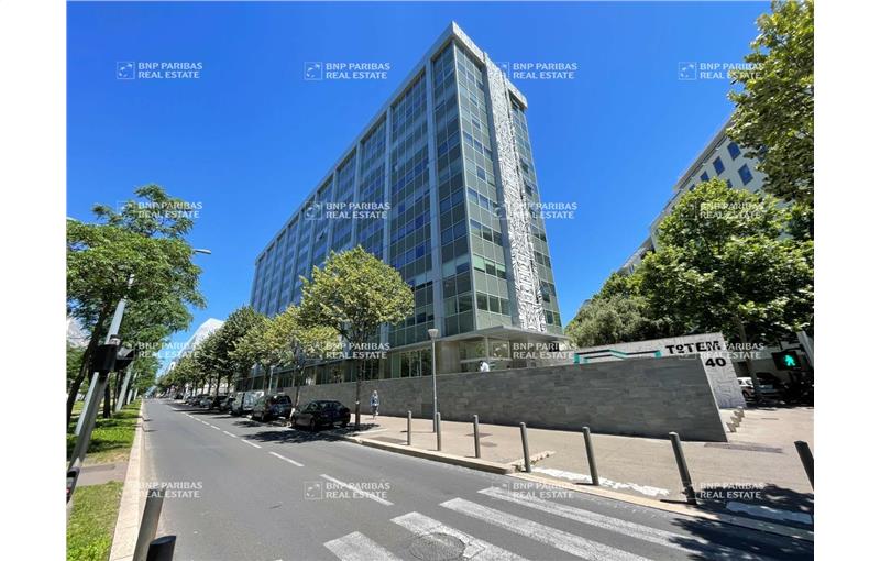 Location de bureau de 2 563 m² à Marseille 2 - 13002 photo - 1