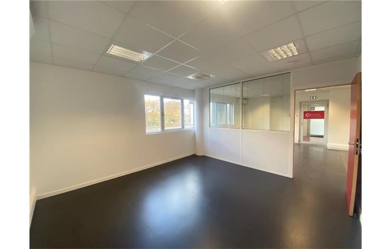 Location de bureau de 733 m² à Mérignac - 33700 photo - 1