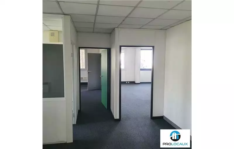 Location de bureau de 101 m² à Moirans - 38430