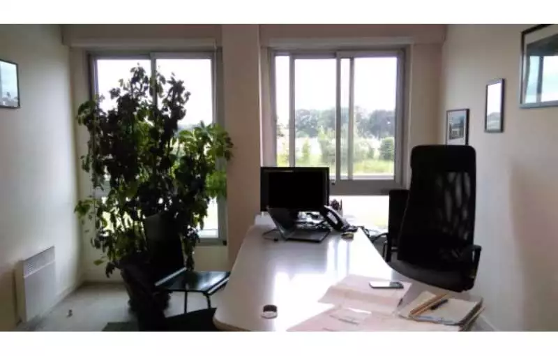 Location de bureau de 432 m² à Montgermont - 35760