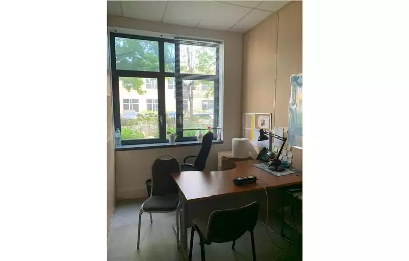 Location de bureau de 800 m² à Montigny-le-Bretonneux - 78180