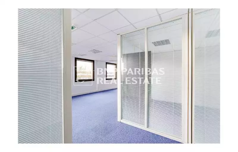 Location de bureau de 222 m² à Montigny-le-Bretonneux - 78180